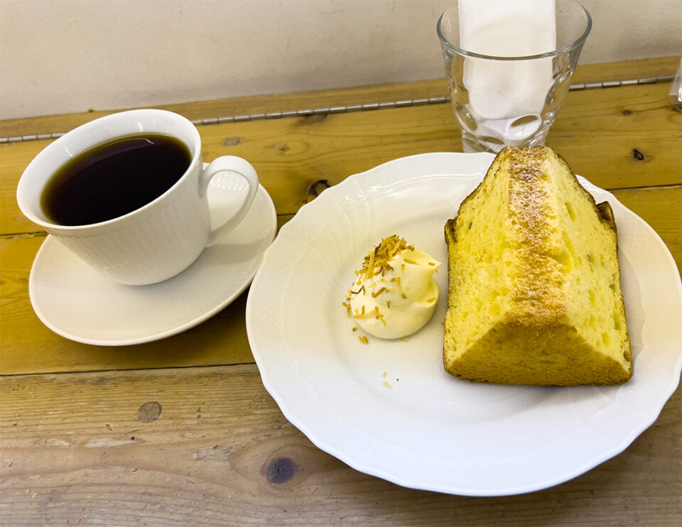 コスタリカと米粉のシフォンケーキ