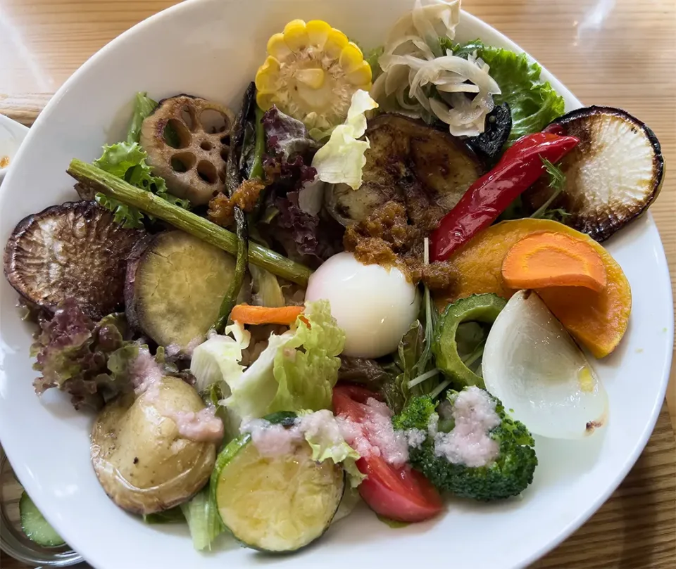 たっぷり野菜と白米（または玄米）