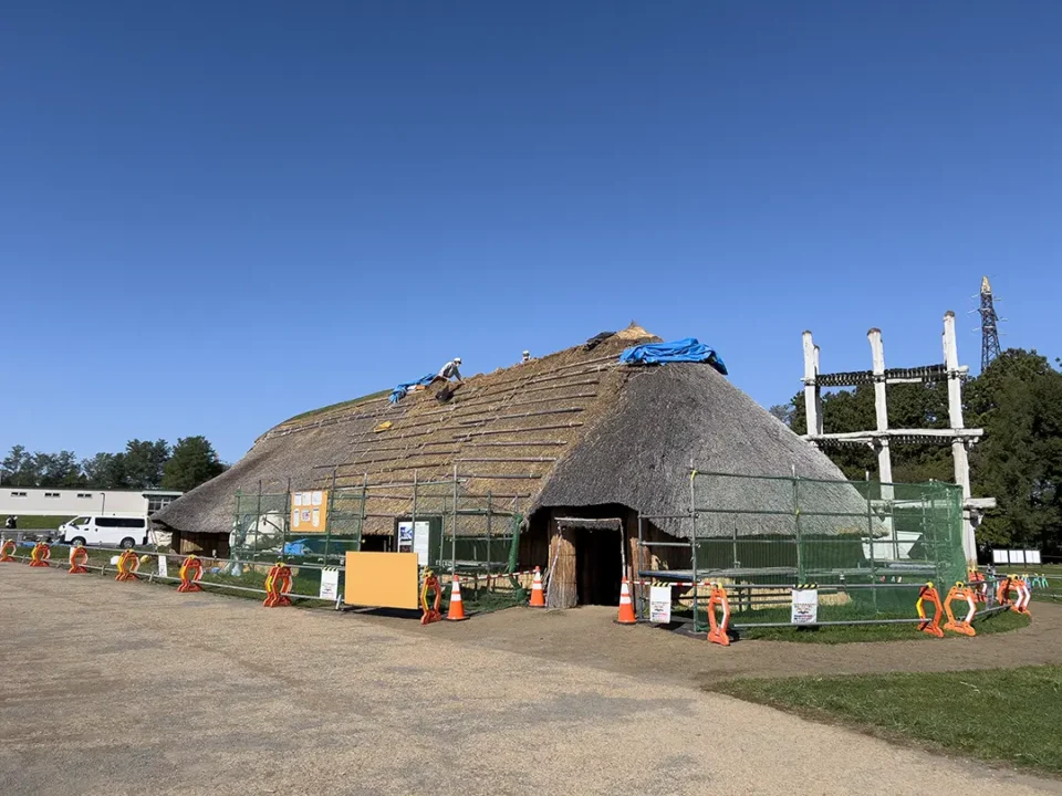 復元された大型竪穴建物