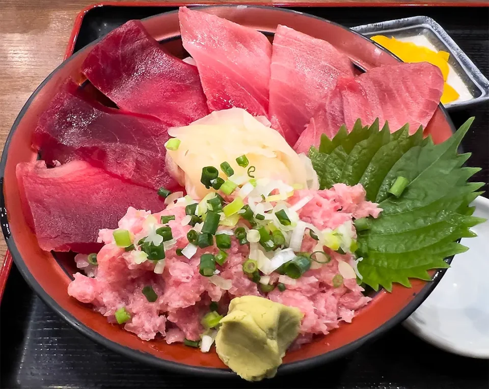 まぐろ３種丼