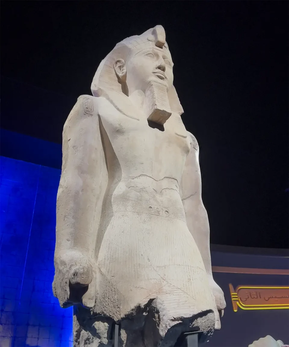 ラムセス２世の巨像の上部