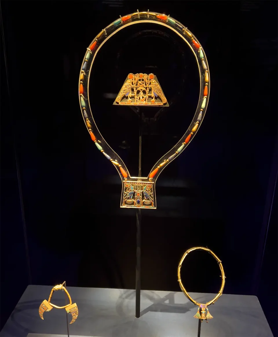 シトハトホルユネット王女の胸飾り等