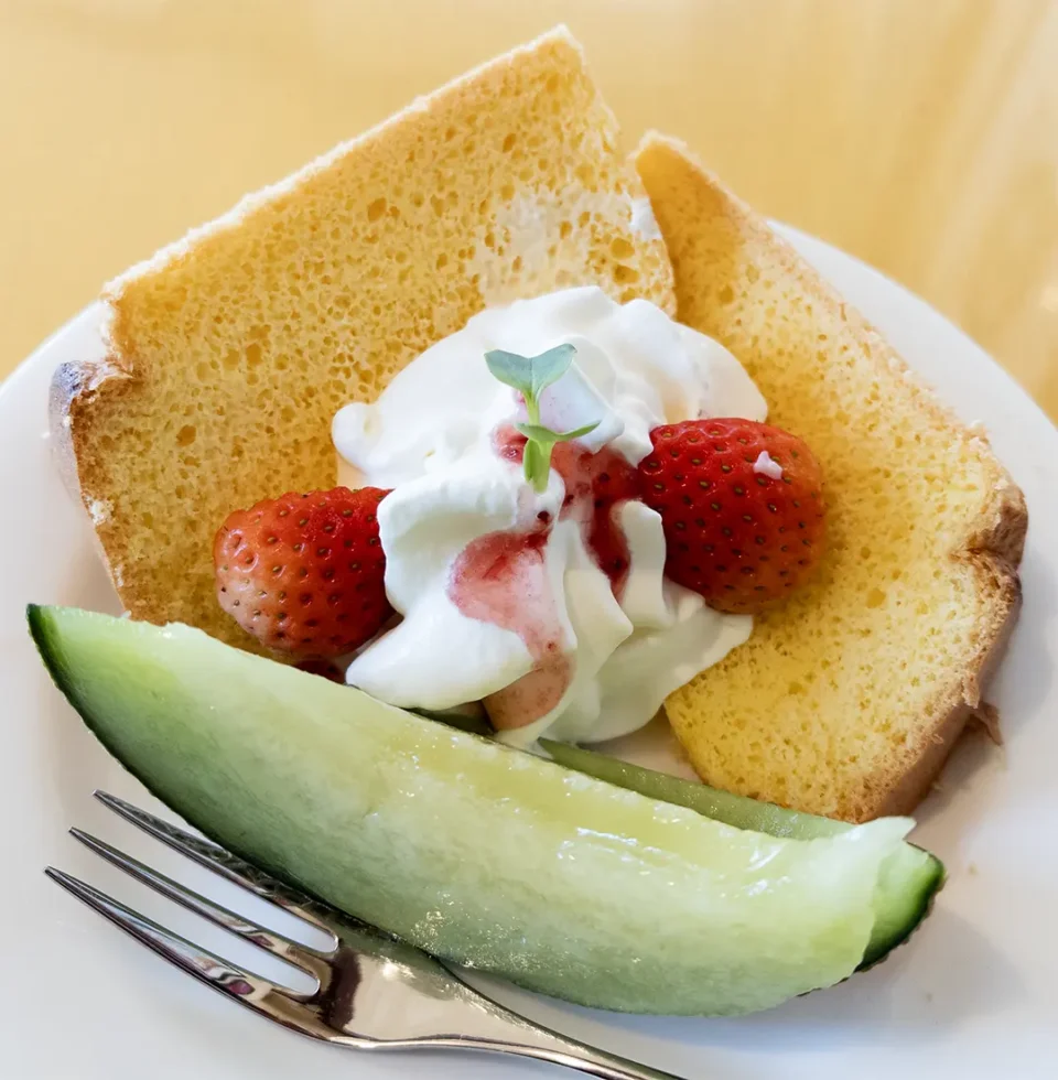 自家製シフォンケーキ（フルーツ付）