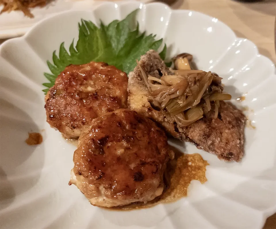 鶏つくね照り焼きとさばの竜田揚げきのこ黒酢マリネ添え