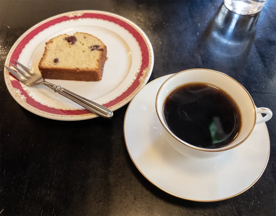 ブレンドと桜のパウンドケーキ