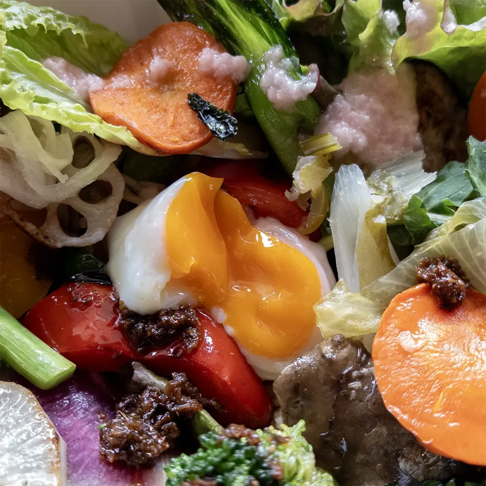 ランチAの「たっぷり野菜と白米（または玄米）」