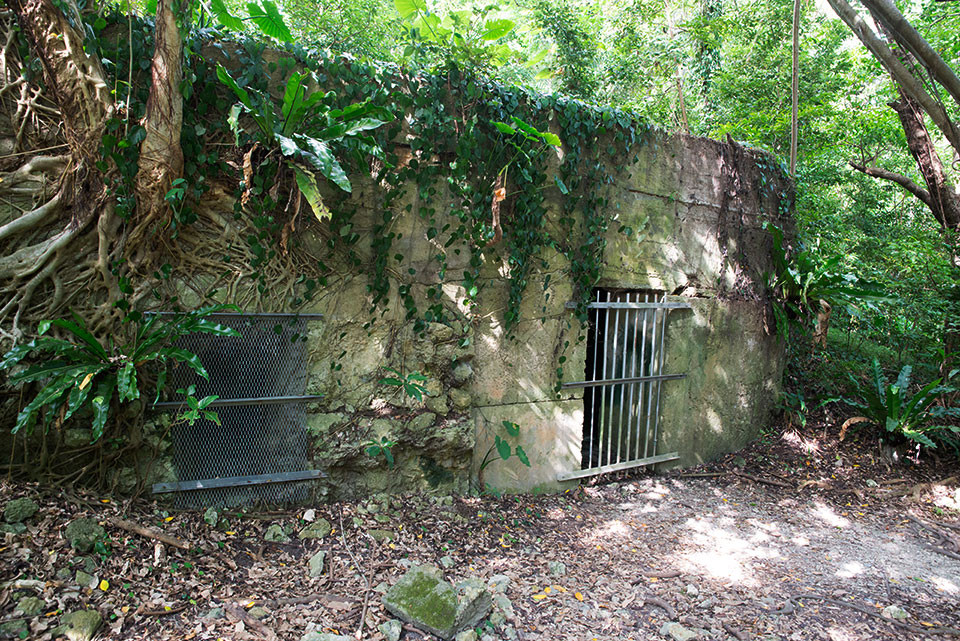 首里城の戦跡（沖縄守備隊第32軍陣地壕の入口）